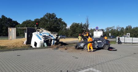 Czechowice-Dziedzice. Wypadek na drodze krajowej nr 1. Trasa na Katowice zablokowana