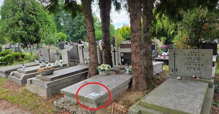 Kartka na grobie na warszawskim cmentarzu. Pilny komunikat inspektora