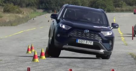 Toyota RAV4 zawodzi w teście łosia