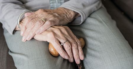 Niemcy: Dożywocie dla pielęgniarki. "Udusiła własną babcię"