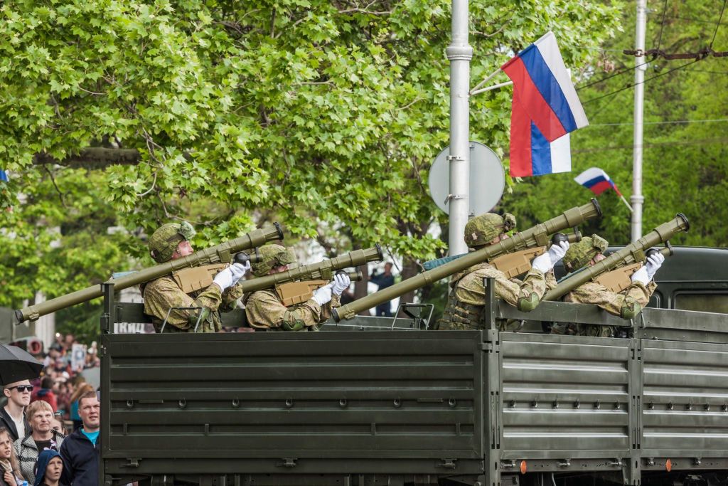 Rosjanie chcą zaostrzyć prawo. Za grabież, dezercję lub poddanie się ma grozić więzienie