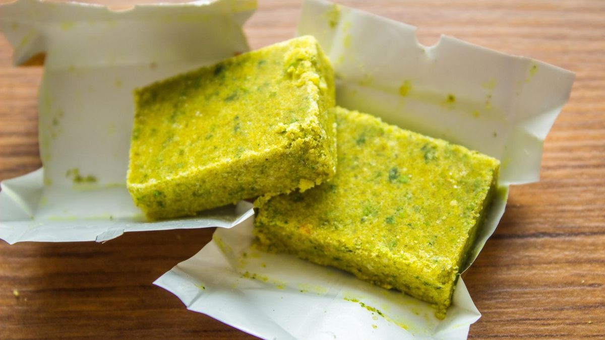 Kostka rosołowa to zazwyczaj głównie mieszanina tłuszczu, soli i wzmacniaczy smaku.