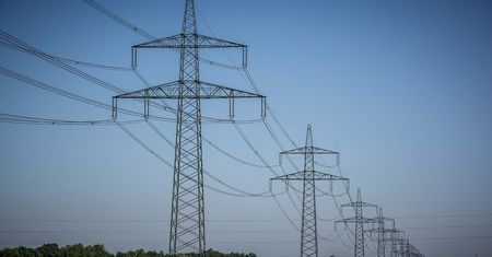 Masz działkę ze słupem energetycznym? Sąd Najwyższy wydał ważny wyrok