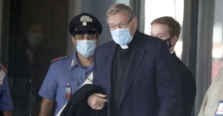 Znany kardynał przyjeżdża na zaproszenie ojca Rydzyka. "Może to być próba trywializowania pedofilii"