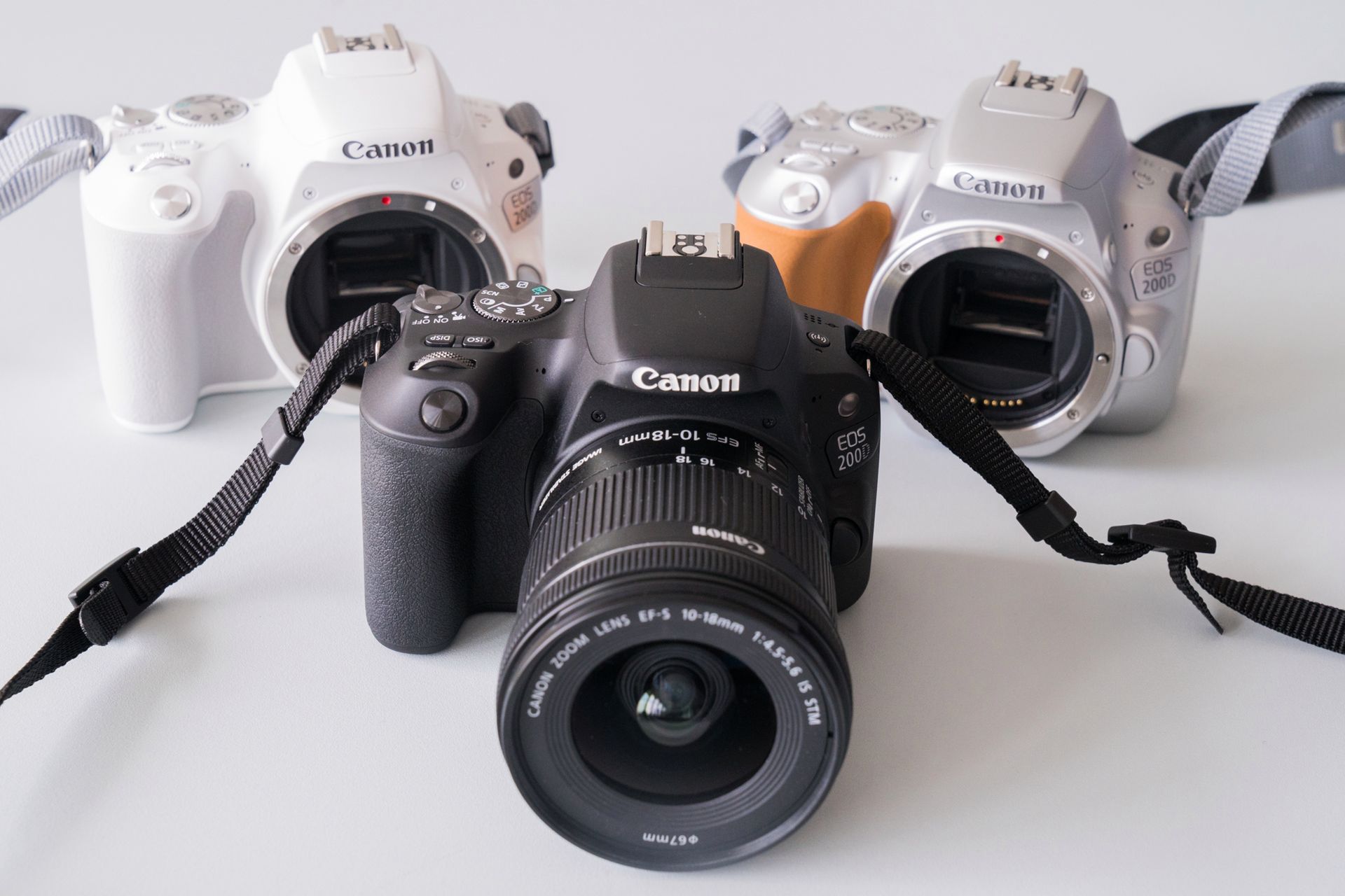 Canon EOS 200D - najlżejsza lustrzanka z odchylanym ekranem w naszych rękach 12