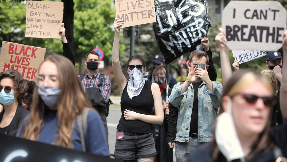 Protest przed ambasadą USA w Warszawie. "Rasizm to też zbrodnia"