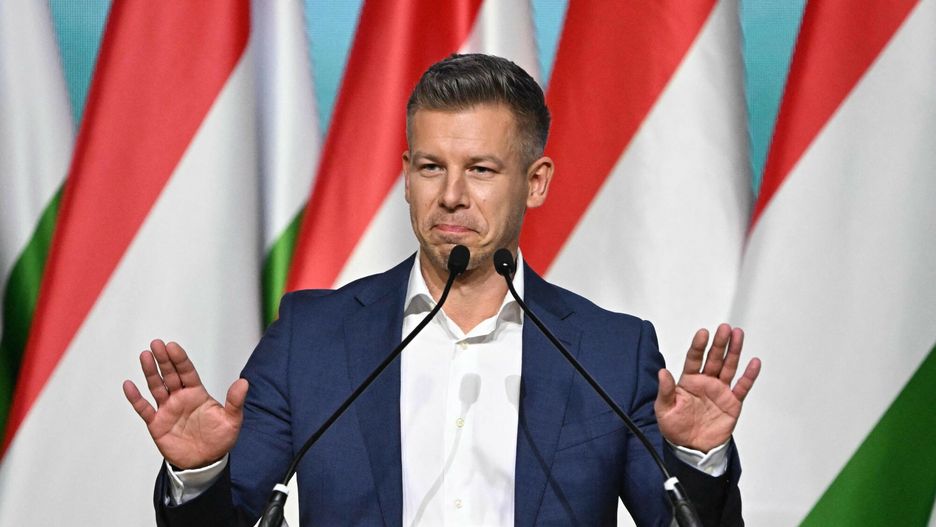 Peter Magyar atakuje Viktora Orbana
Hungarian lawyer, former government insider and opposition leader Peter Magyar gestures as he delivers a speech during the congress of 'TISZA' (Respect and Freedom) party in Hungexpo Trade and Congress center Budapest on February 15, 2025. (Photo by Attila KISBENEDEK / AFP)
ATTILA KISBENEDEK