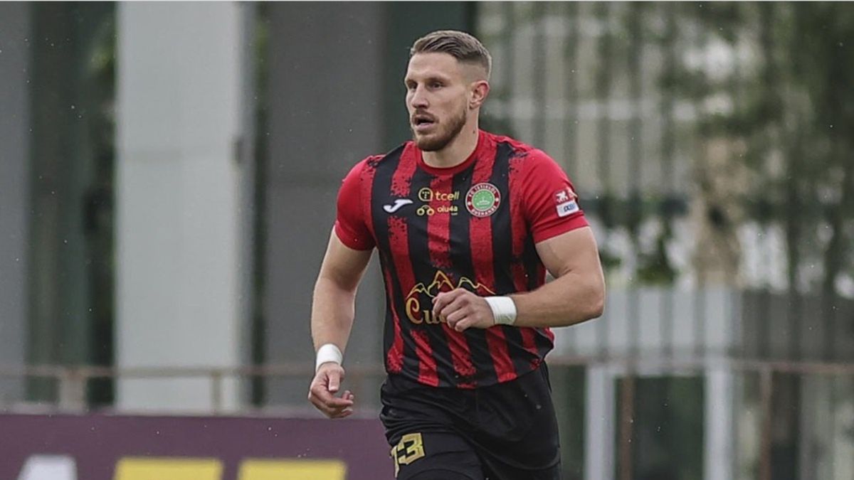 Ivan Novoselec na boisku piłkarskim