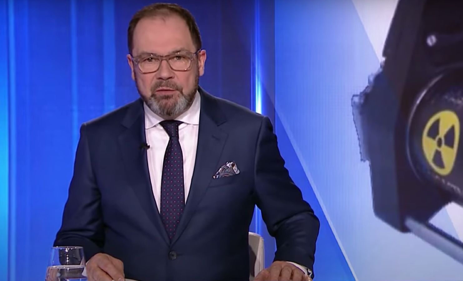 Zmiany na telewizyjnym podium. Jeden z programów informacyjnych TVP szoruje po dnie