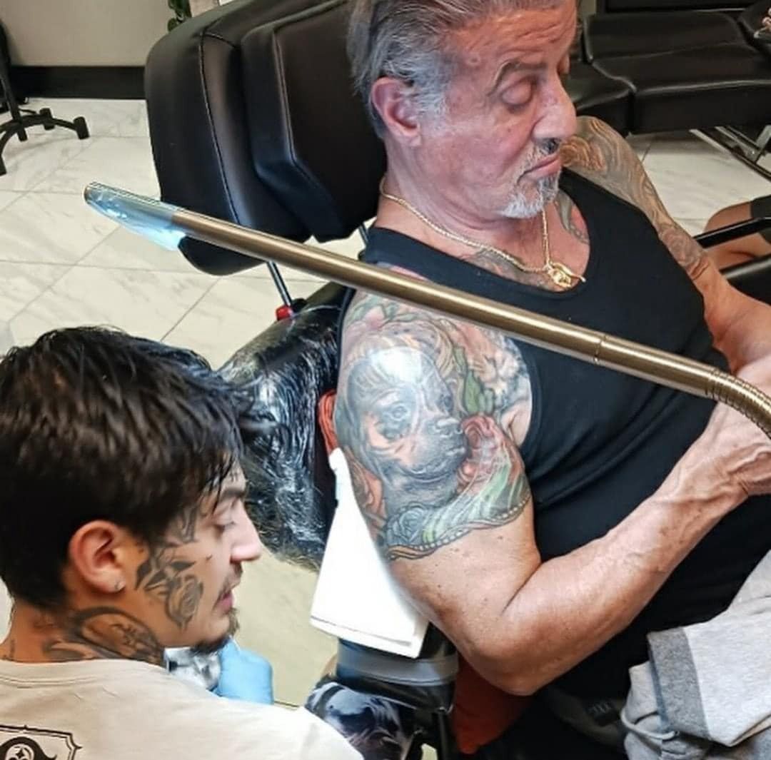 Żonę Sylvestra Stallone'a zakrył pies