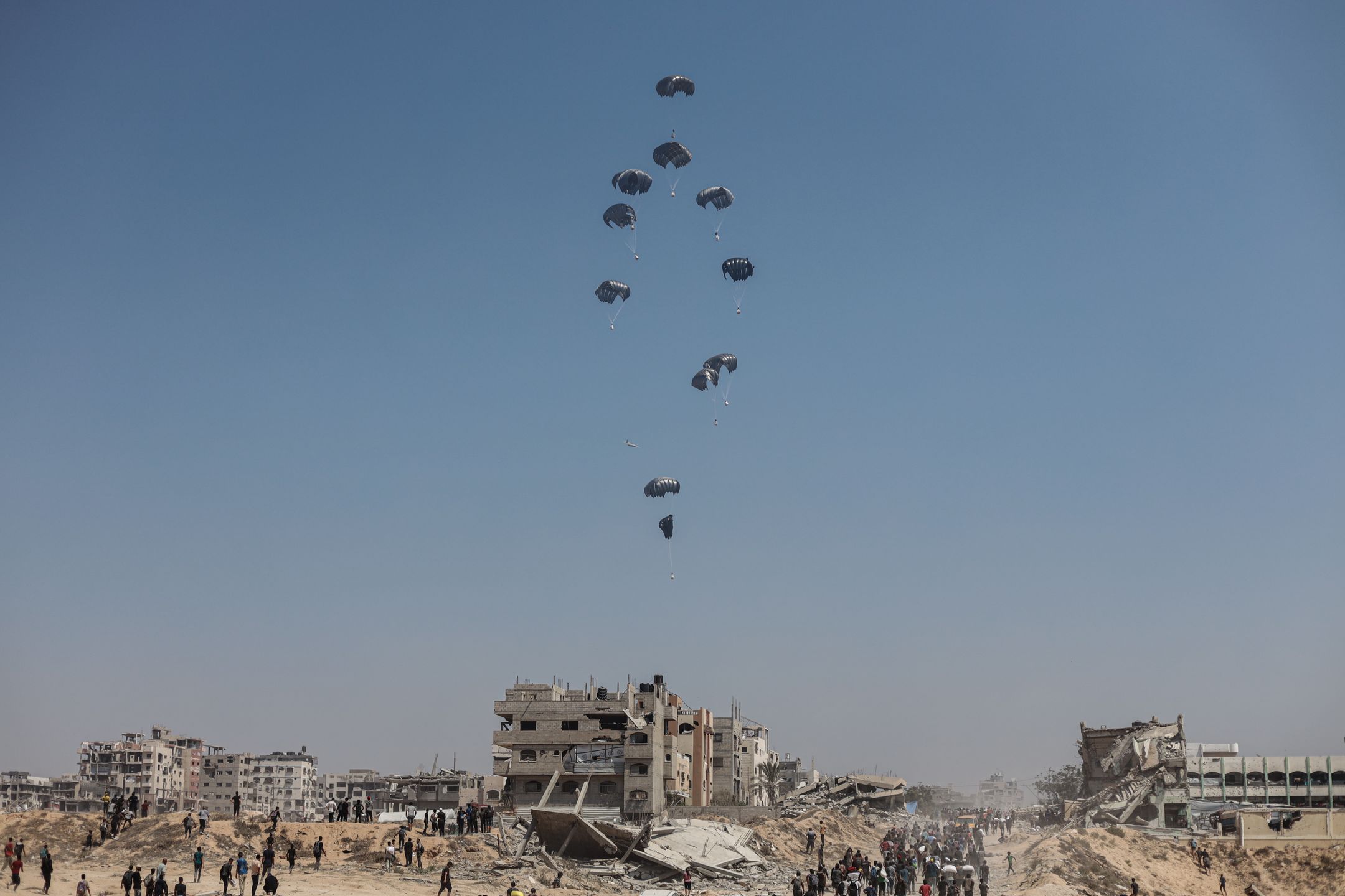 W Strefie Gazy wznowiono zrzuty żywności. Zdjęcie z 27 lipca