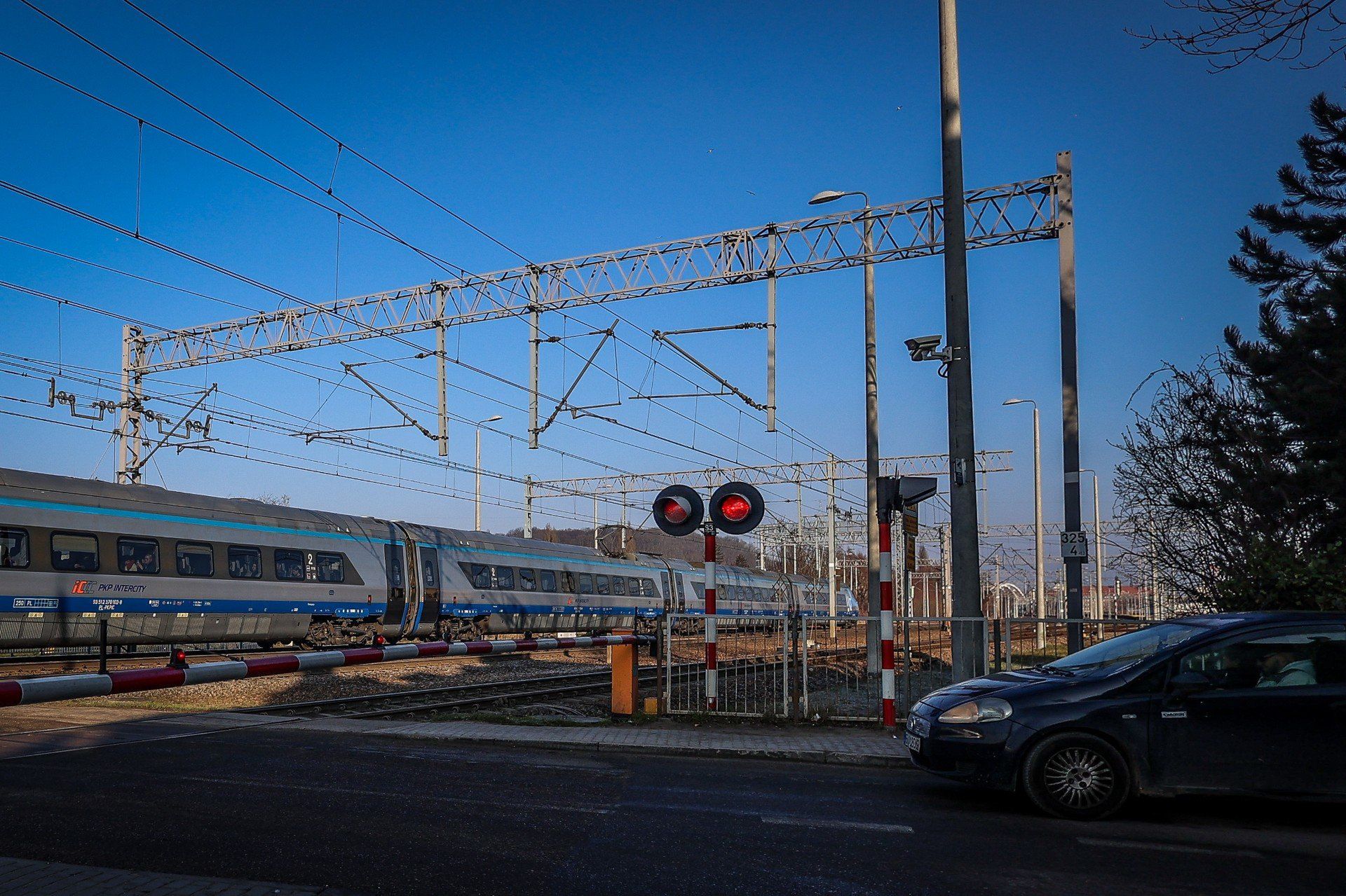 Pociągi Kolei Dużych Prędkości miałyby jeździć ponad 300 km/h.
