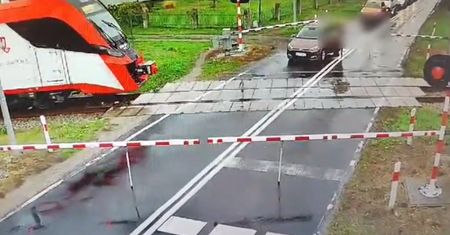 Rogatki już się opuszczały. Kobieta próbowała przejechać