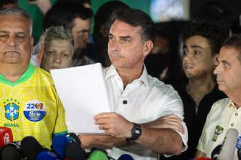 Przegrał wybory i uciekł z kraju. Media:  Bolsonaro wyjechał do USA