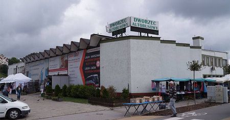 Niezła sumka na odchodne i za zakaz pracy na konkurencyjnym dworcu autobusowym