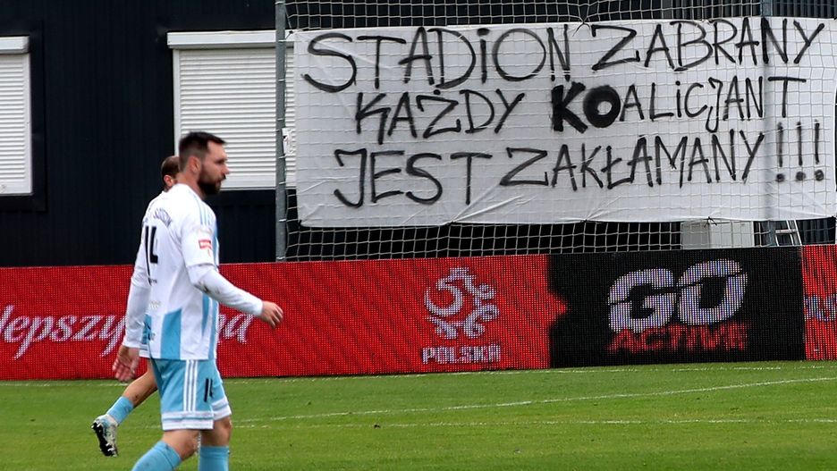 Taki baner wywiesili podczas meczu Świt Szczecin - Podhale Nowy Targ sympatycy szczecińskiego klubu.
