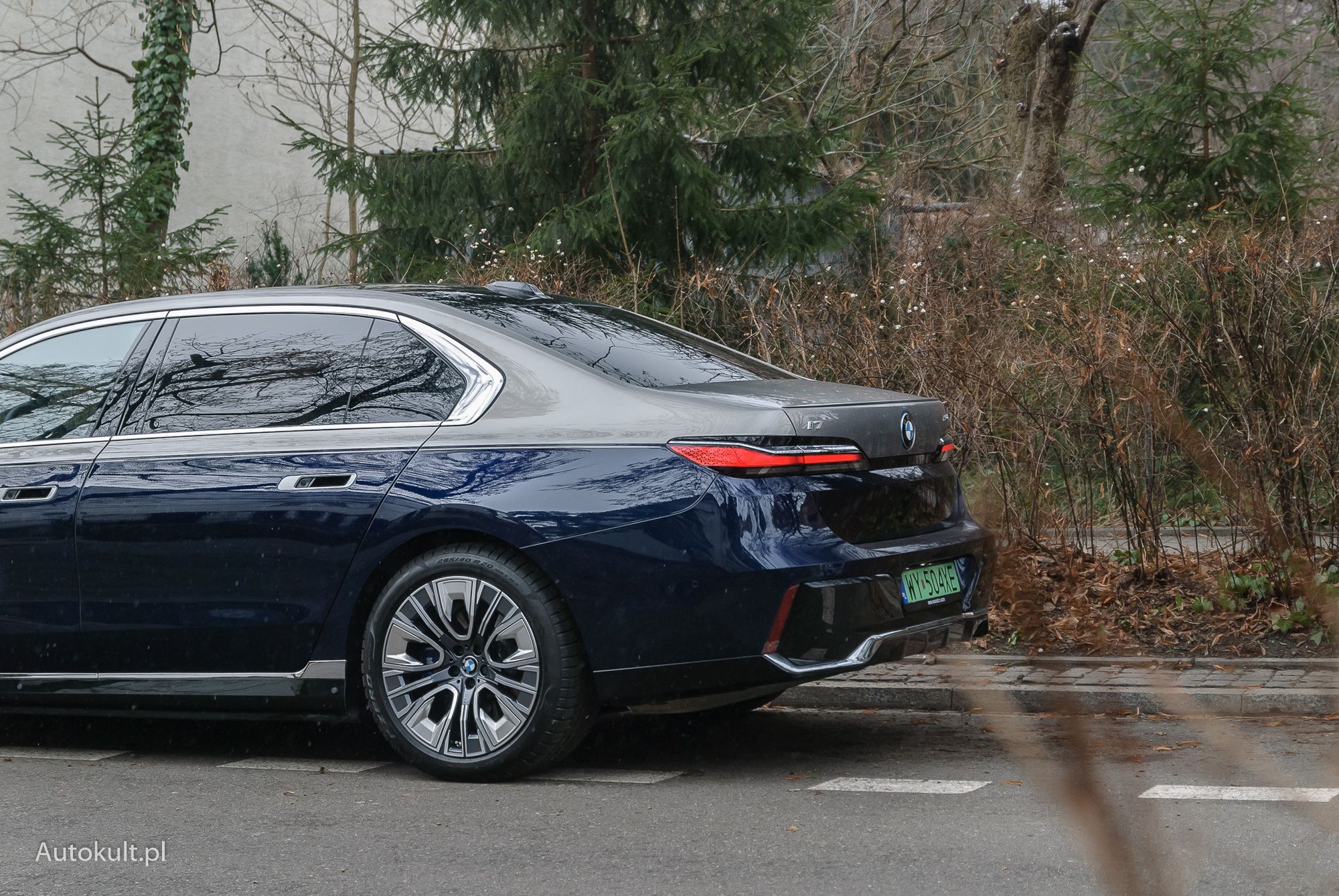 BMW i7