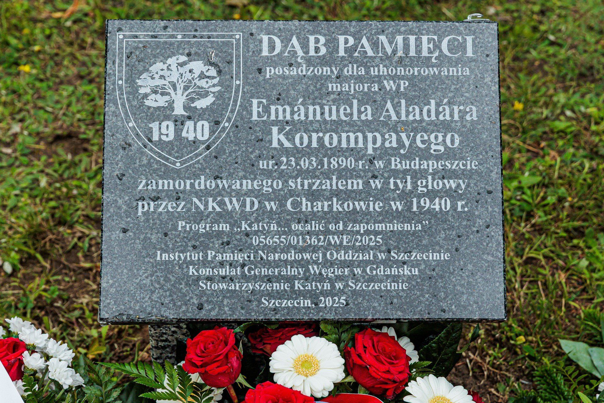 Uroczystoœæ posadzenia &#34;Dêbu Pamiêci&#34;
