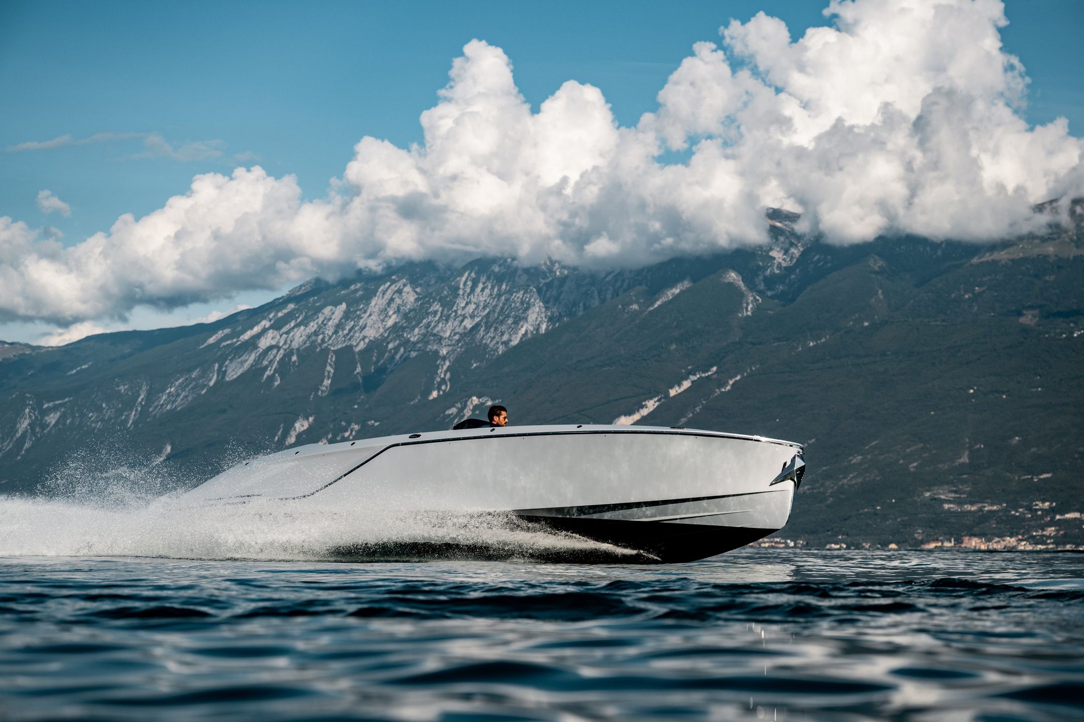 Frauscher x Porsche 850 Fantom Air