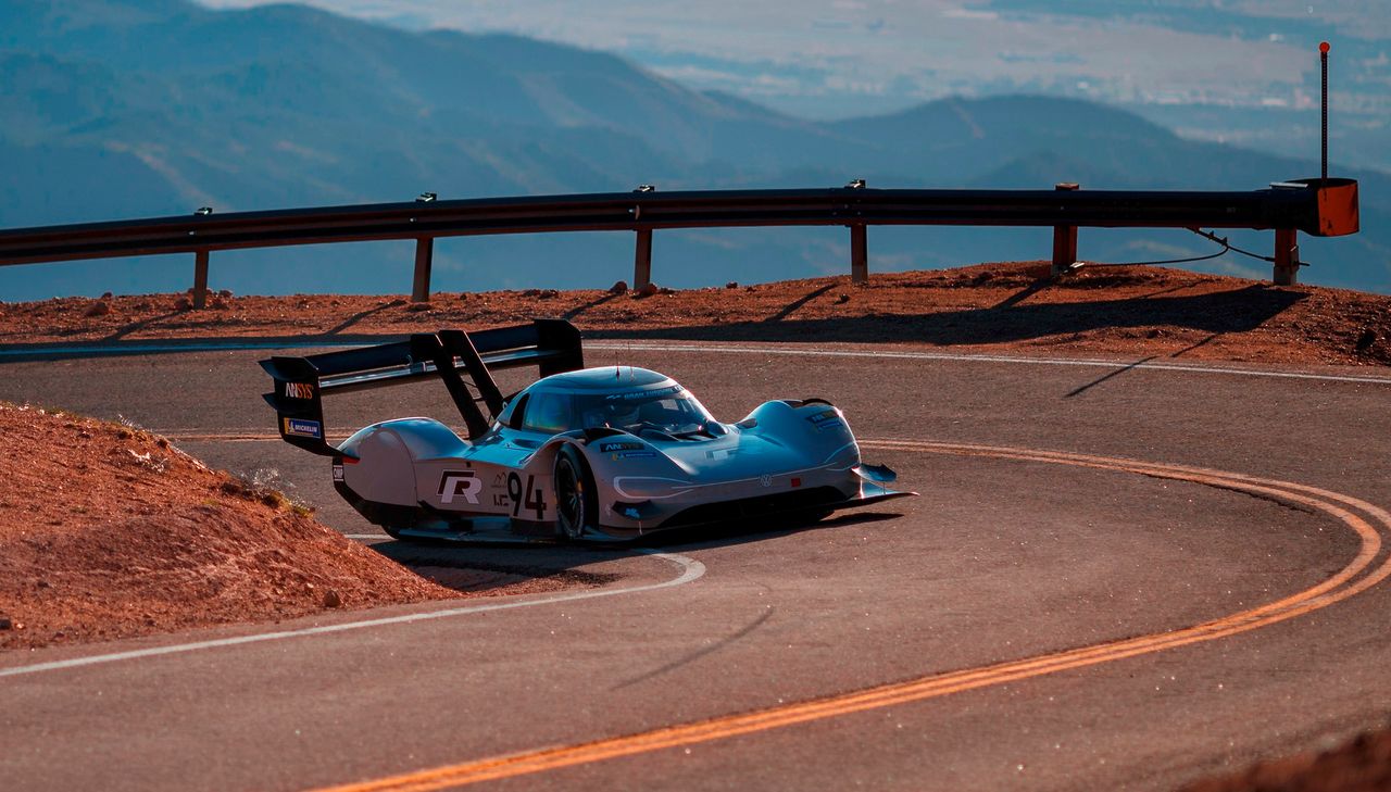 Elektryczny Volkswagen wygrywa w Pikes Peak. Pod górę najlepiej na prądzie