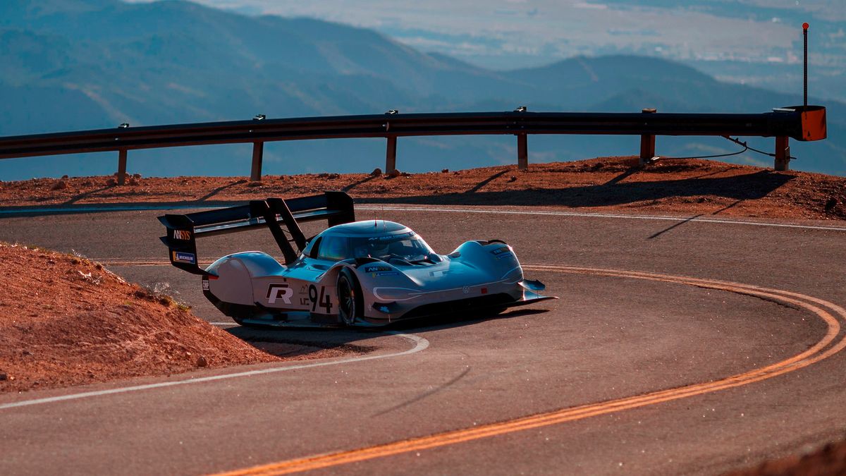 Volkswagen I.D. R Pikes Peak z nowym rekordem w "wyścigu do chmur".