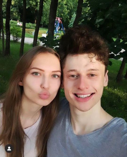 Dawid Woskanian chwali się dziewczyną w sieci