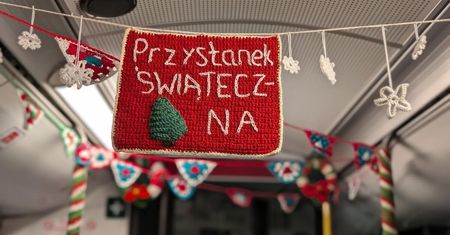 Tak wygląda świąteczny trolejbus, który od 6 grudnia wyjedzie na ulice Lublina. Pasażerowie mogą liczyć na upominki