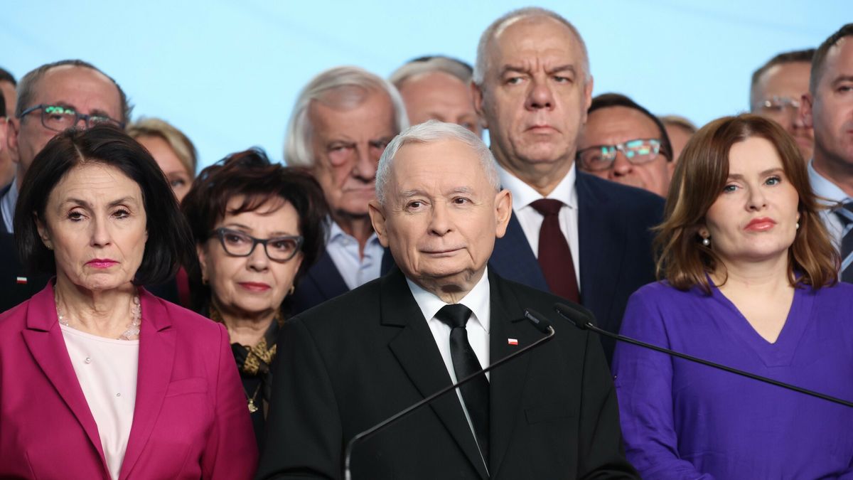 Konferencja prezesa PiS Jaros?awa Kaczy?skiego
19.11.2024 Warszawa Siedziba Prawa i Sprawiedliwosci w Warszawie. Konferencja prezesa PiS Jaros?awa Kaczy?skiego 
 Fot. Andrzej Iwanczuk/REPORTER
n/z: Elzbieta Witek, Ryszard Terlecki, Jaroslaw Kaczynski, Jacek Suski, Anna Krupka
Andrzej Iwanczuk/REPORTER