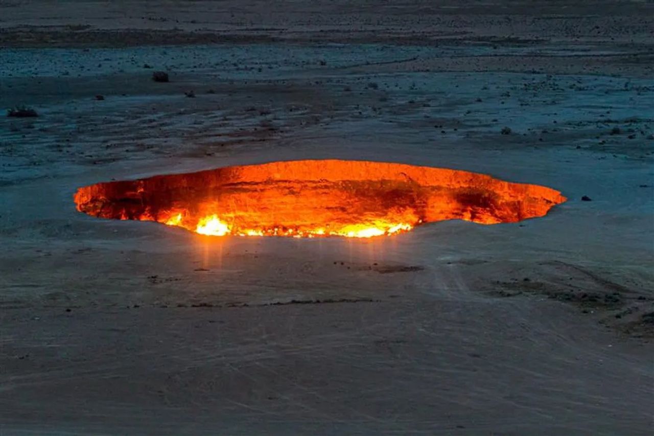 Photo of the Darvaza crater at night