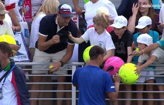 Te marki rządzą na TikToku w Polsce. Viralem czapeczka z US Open
