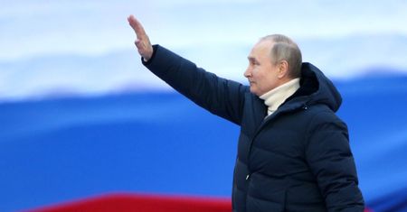 Putin może zebrać 321 mld dolarów, jeśli ropa i gaz będą nadal płynąć do innych krajów