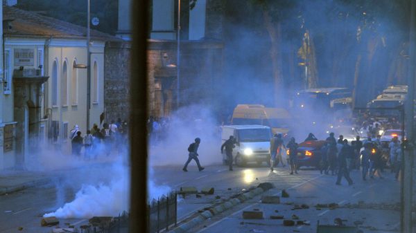 Starcia w Stambule przed siedziba premiera