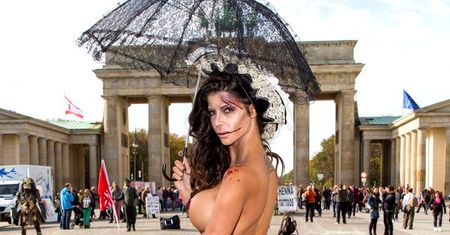 Micaela Schaefer: Ten "strój" ją zdradził. Widać blizny po operacji piersi!