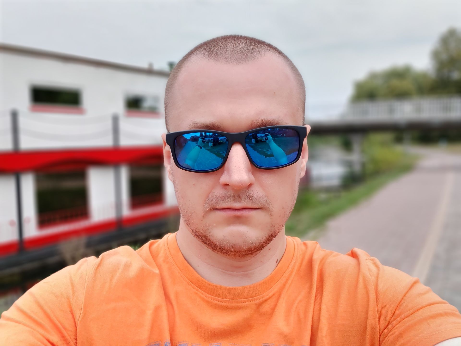 Samsung Galaxy A80 kontra przedni aparat Galaxy S10. Czy obracana kamera ma sens? 26