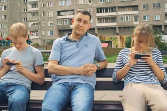 Internet to nie życie? Polski raper poucza nastolatków: wylogujcie się i nie zamulajcie!