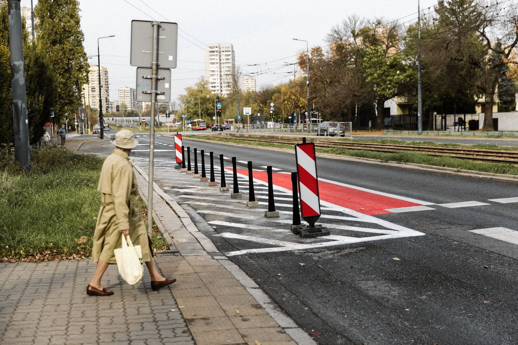 Słupki przed domem Jarosława Kaczyńskiego w Warszawie