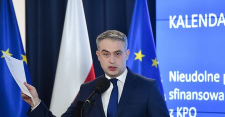 Rząd zawiesza program "laptop dla ucznia". Będzie zawiadomienie do prokuratury