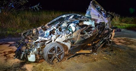 Opel zderzył się z kombajnem. Jest ofiara śmiertelna