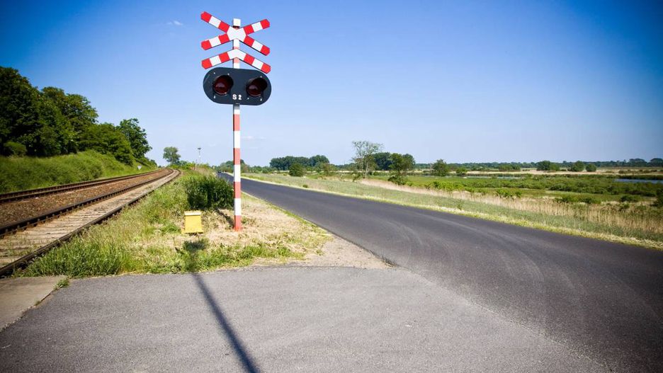 Przejazd kolejowy (zdjęcie ilustracyjne)