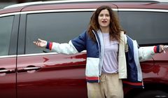 Kathryn Hahn reklamuje samochody Chrysler