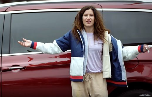 Kathryn Hahn reklamuje samochody Chrysler