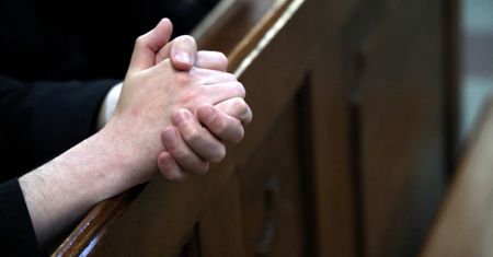 Ksiądz "wściekł się" na spotkaniu do bierzmowania. Rodzice komentują