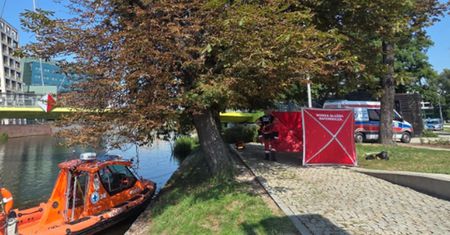 Skoczyła do rzeki. Była nieprzytomna. Dramat we Wrocławiu