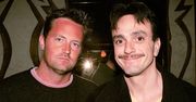 Znany z "Przyjaciół" Hank Azaria ujawnia, co działo się na pogrzebie Matthew Perry'ego. NIECODZIENNE sceny