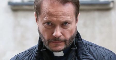 Scenarzyści "Ojca Mateusza" czasem nie popłynęli? "Kałuża wody z Wuhan"