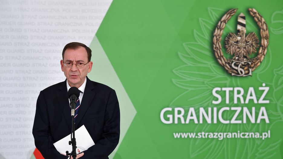 Warszawa, 27.09.2021. Minister spraw wewnętrznych i administracji Mariusz Kamiński podczas konferencji prasowej w siedzibie Komendy Głównej Straży Granicznej w Warszawie, 27 bm. Konferencja dotyczyła stanu wyjątkowego na granicy z Białorusią. (sko) PAP/Radek Pietruszka