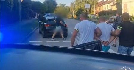 Skradziona toyota odnaleziona w Busku-Zdroju. 36-latek wpadł, gdy próbował nią odjechać
