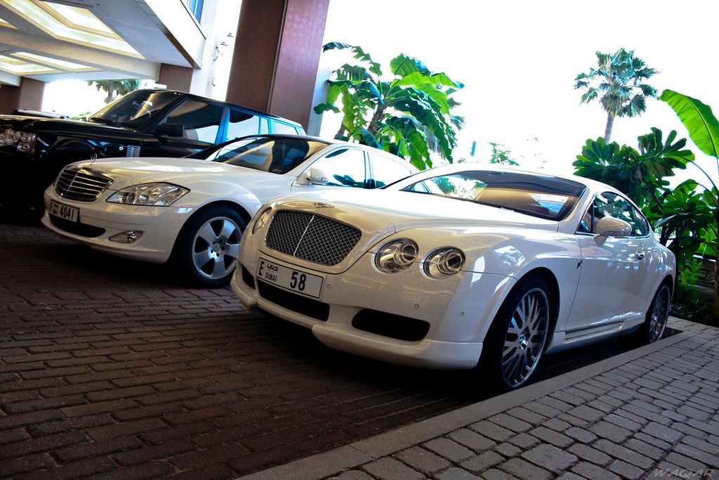 Range Rover, Mercedes, Bentley (fot. e46fanatics.com)