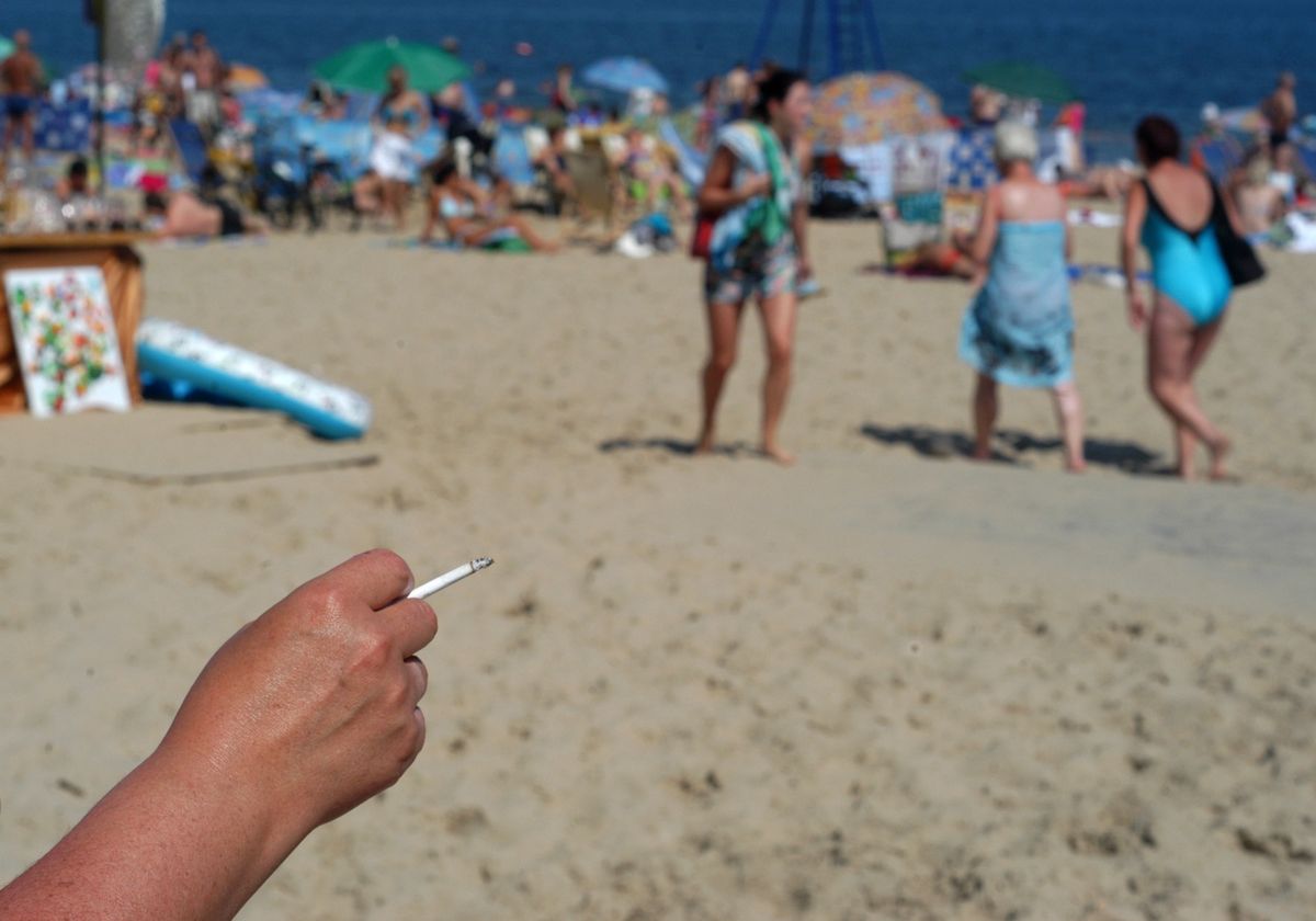 Zakaz palenia na plaży? Palacze powinni mieć się na uwadze