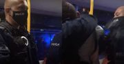 Jelenia Góra. Kontrowersyjna interwencja policji w autobusie. Senator PO broni pasażera: wyrzucenie było bezprawne